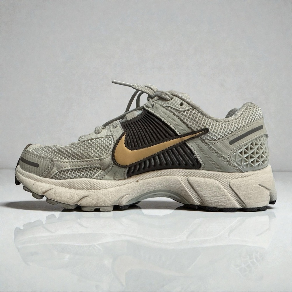 Nike Zoom Vomero 5 Light Bone Sesame Sneakers Women Size 7 HM9657-001